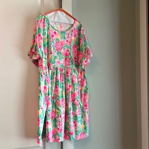 Lilly Pulitzer dress. Longer short sleeve. One tier, with pockets!! 100% cotton.